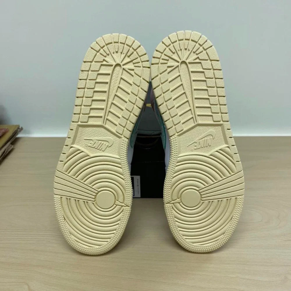 Nike Air Jordan 1 mid se gs ice cream paint drip - Picture 3 of 4